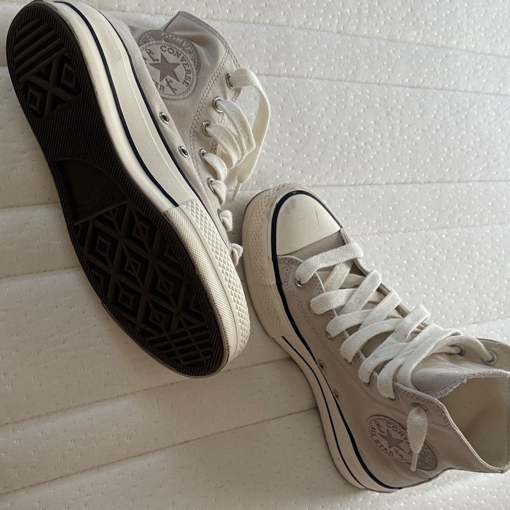 Converse All Star High-Tops in Soft Gray - Picture 4 of 4
